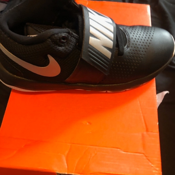 Shoe - Picture 2 of 4